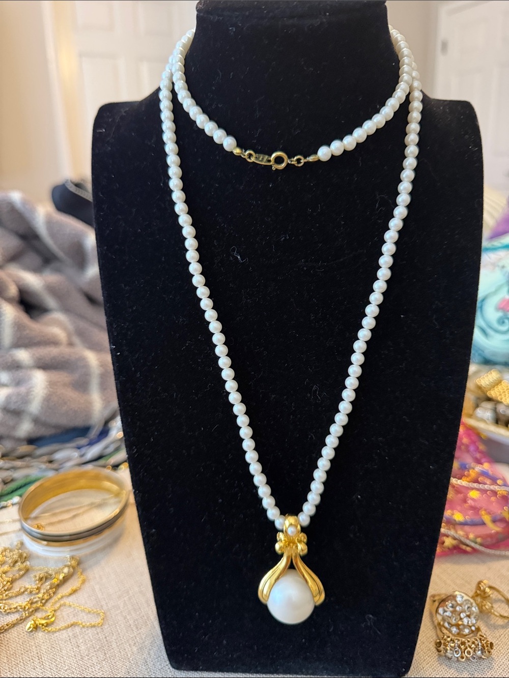 Avon White Pearl Necklace with Gold Tone Drop Pendant